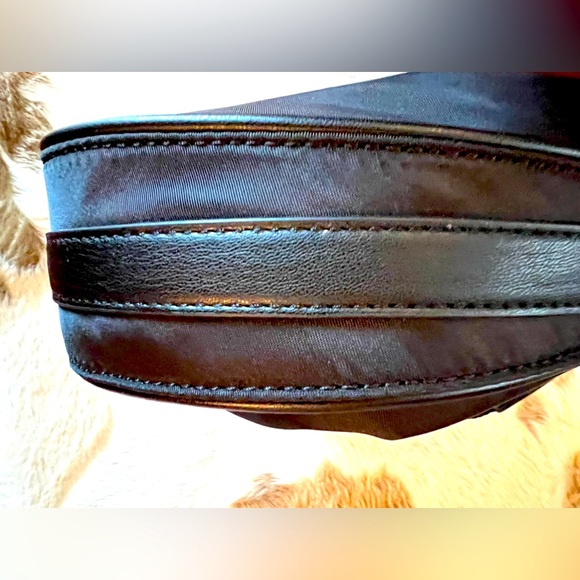 DNKY Donna Karen New York NWT Black Nylon Theo Crescent Shoulder Crossbody - Picture 7 of 10
